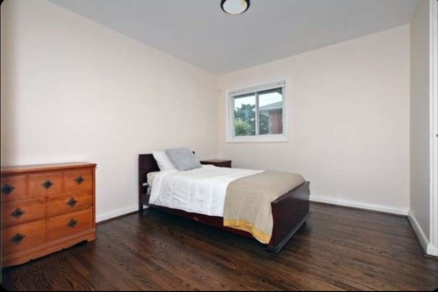 3 bedroom house (main floor) available for rent - Photo 2