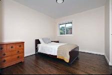 3 bedroom house (main floor) available for rent - Photo 2