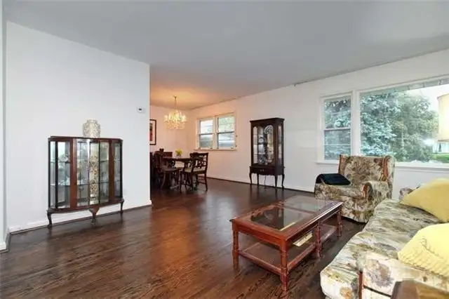 3 bedroom house (main floor) available for rent - Photo 4