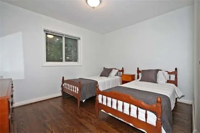 3 bedroom house (main floor) available for rent - Photo 5
