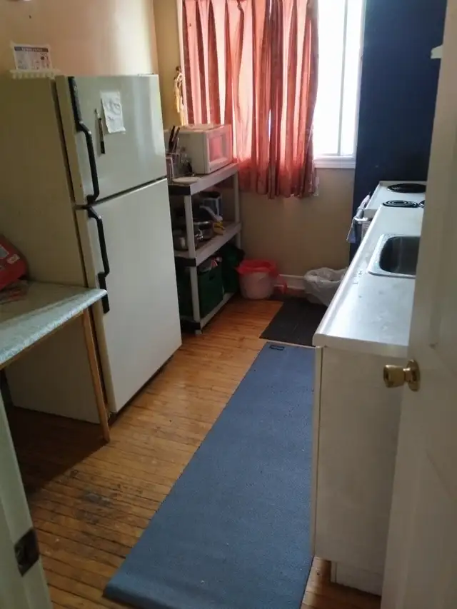 A room for rent at St Clair and Keele for male professional - Photo 6