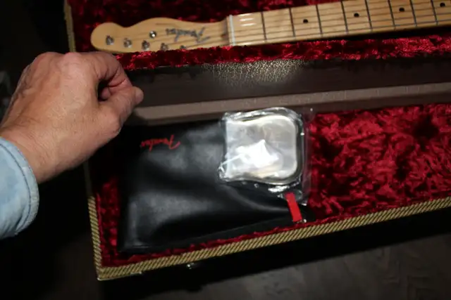 Fender USA Vintage Re-issue, Unplayed, Light, fat neck TRADES - Photo 2