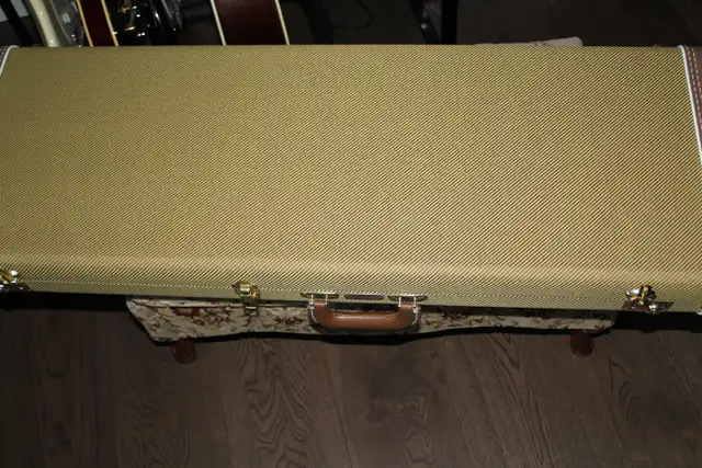 Fender USA Vintage Re-issue, Unplayed, Light, fat neck TRADES - Photo 3