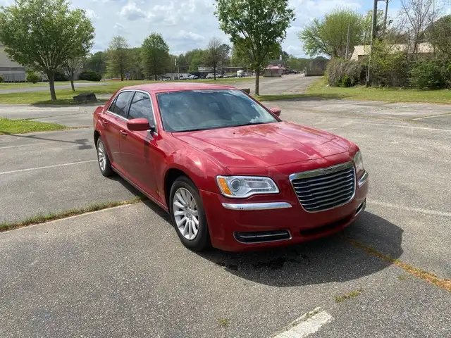 2013 Chrysler 300 - Photo 2