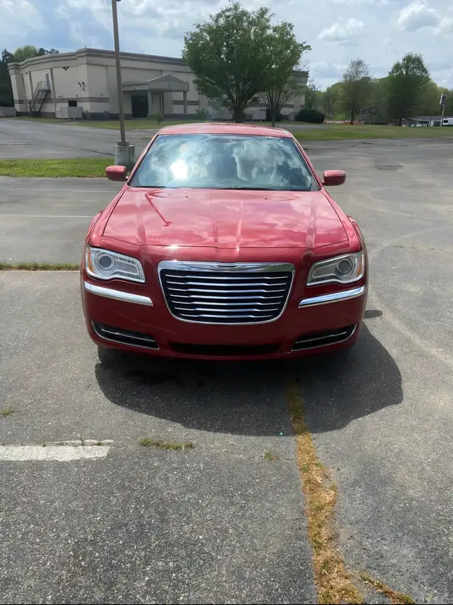 2013 Chrysler 300 - Photo 3