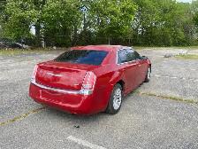 2013 Chrysler 300 - Photo 4