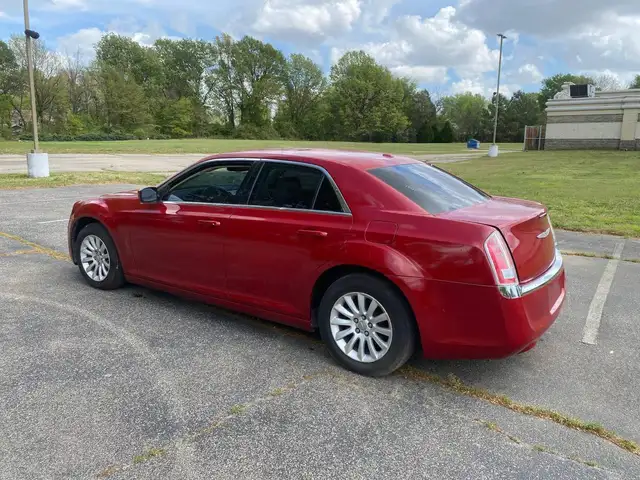 2013 Chrysler 300 - Photo 5