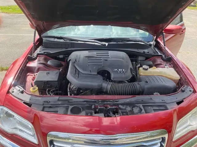 2013 Chrysler 300 - Photo 7