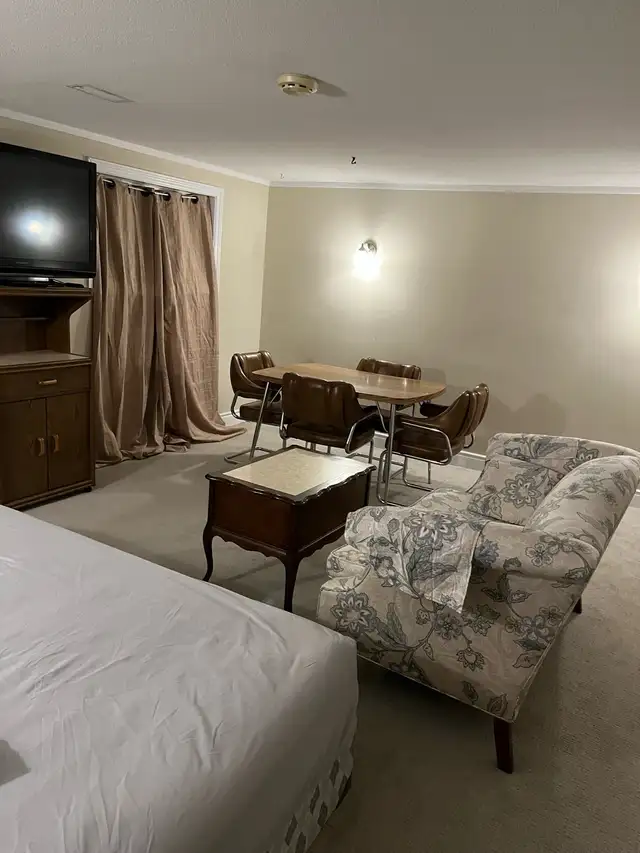 Extra large basement bedroom - Photo 6