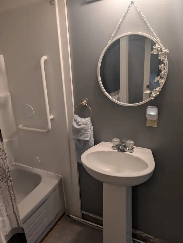 bachelor 1 bedroom - Photo 3