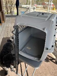 DOG Kennel…heavy grey plastic - Photo 2