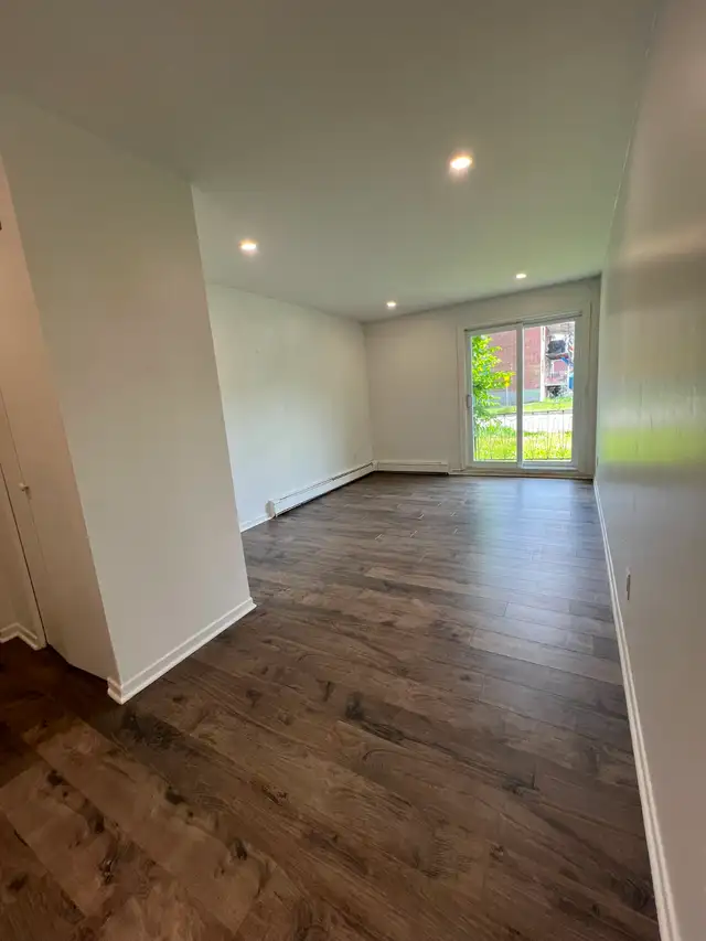 Très grand 4½ style condo—3e étage—Boisbriand—Juin ou juillet - Photo 9
