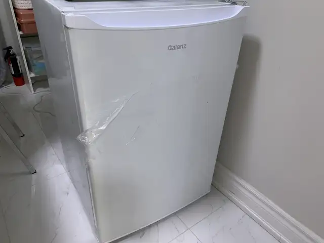 Galanz 3.1 cuft upright freezer, mint condition like new