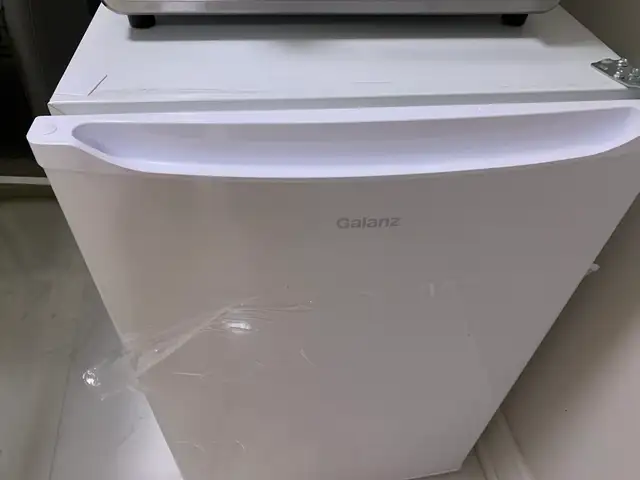 Galanz 3.1 cuft upright freezer, mint condition like new - Photo 2