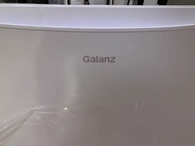 Galanz 3.1 cuft upright freezer, mint condition like new - Photo 3
