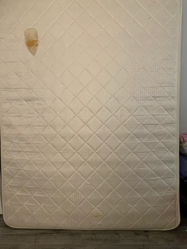 Queen mattress, 7 inches thick, medium firm