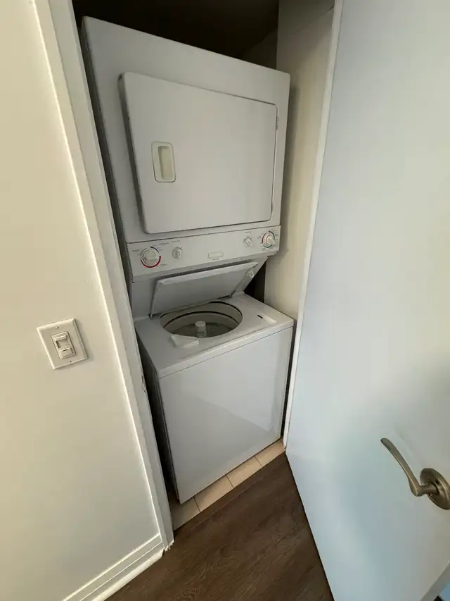 Toronto Financial District condo 1 1, 2 full washrooms  for rent - Photo 2