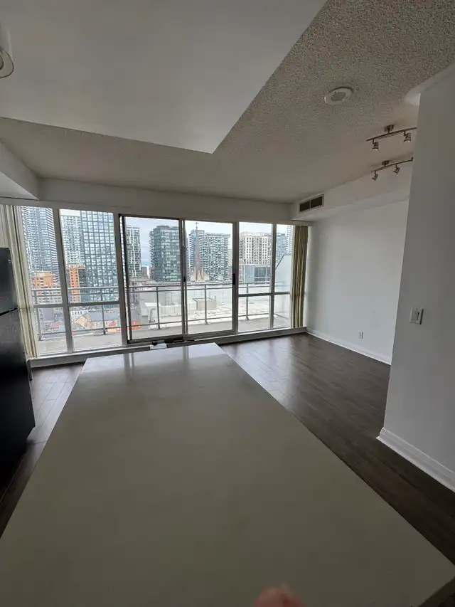 Toronto Financial District condo 1 1, 2 full washrooms  for rent - Photo 7