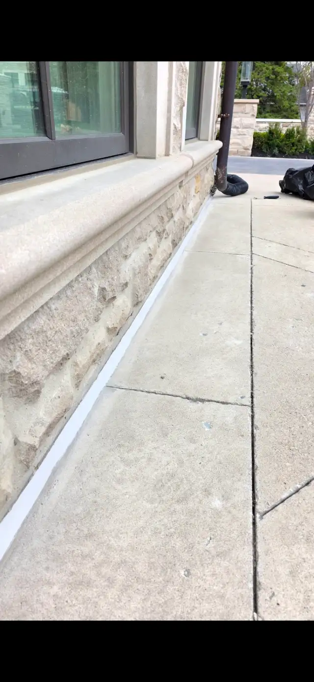 Windows caulking