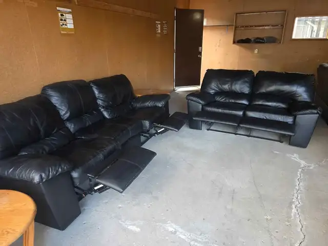 Black leather recliner set. Free delivery & sofa disposal