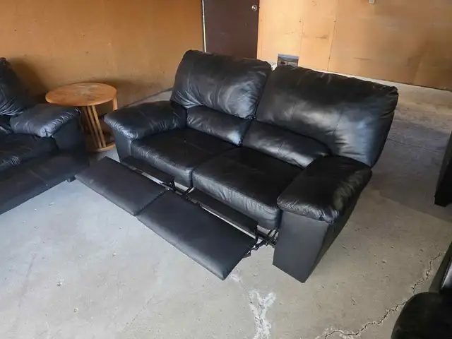 Black leather recliner set. Free delivery & sofa disposal - Photo 2