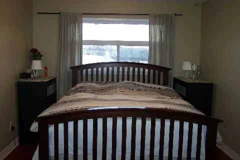 4 bedrooms, 2 bathrooms house for rent in Etobicoke from June 1s - Photo 2