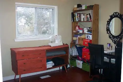 4 bedrooms, 2 bathrooms house for rent in Etobicoke from June 1s - Photo 3