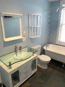 1 Bedroom 1 Bathroom in Beautiful West Broadway - Photo 3