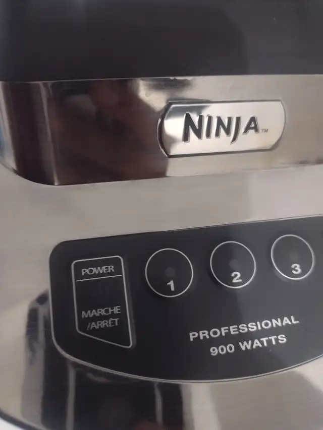 Ninja Blender used twice $65 dlls! - Photo 2
