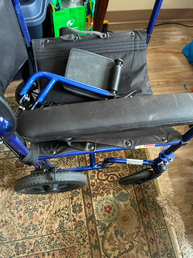 Air and go folding wheel chair and walker - Photo 2