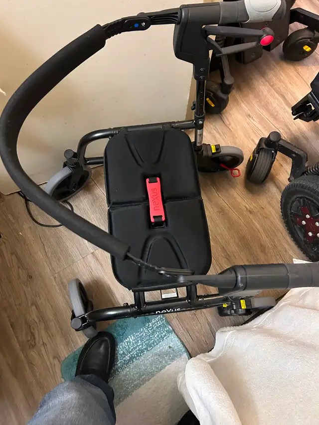 Air and go folding wheel chair and walker - Photo 6