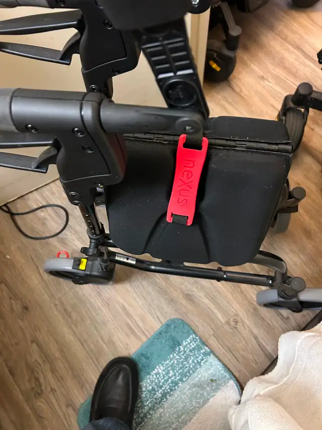 Air and go folding wheel chair and walker - Photo 8