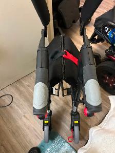 Air and go folding wheel chair and walker - Photo 9