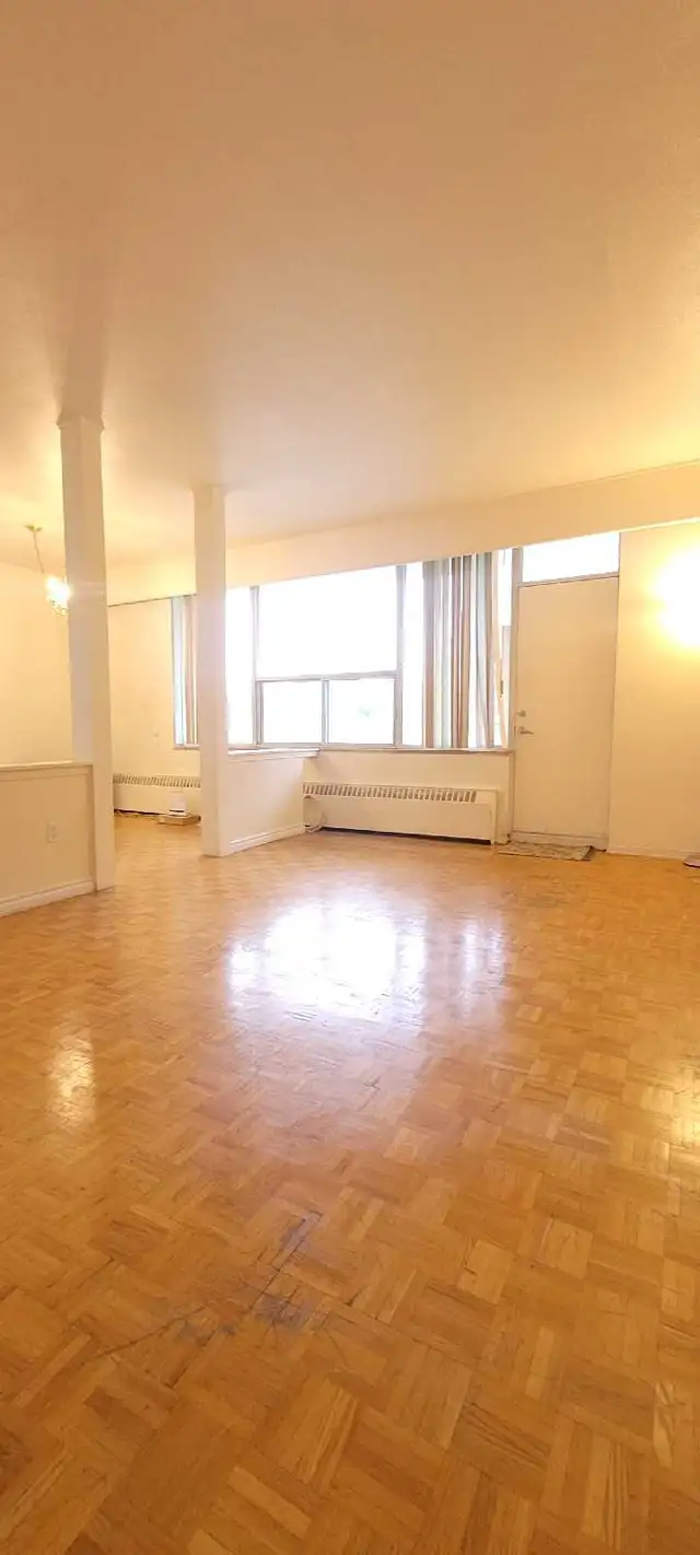 10 Parkway Forest Drive. 1-BEDROOM condo