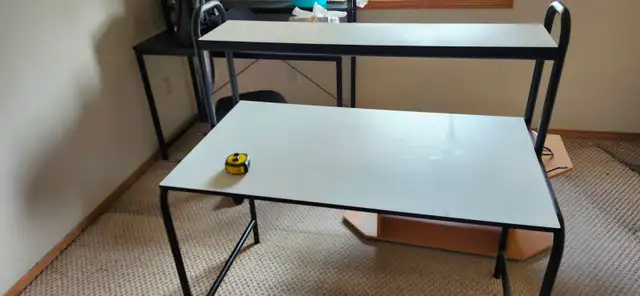 Excellent condition white desk for sale! - Photo 2