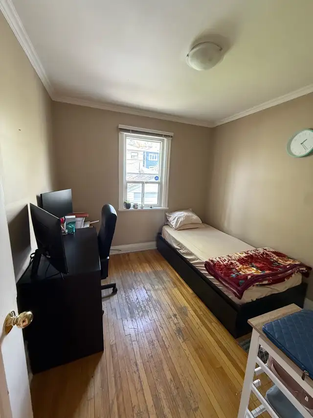 Spacious 2-Bed Home Near Cedarvale Station - Photo 3