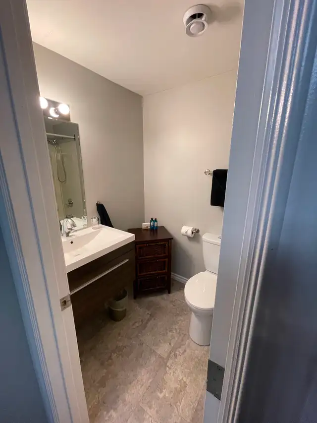 Long term suit rental in the heart of downtown Fort McMurray. - Photo 4