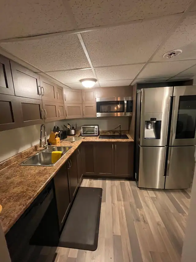 Long term suit rental in the heart of downtown Fort McMurray. - Photo 6
