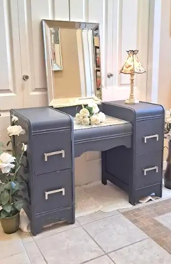 MAKEUP VANITY, MIRROR & STOOL - Photo 3