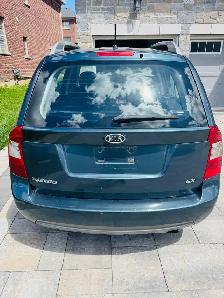2011 Kia Rondo Sport ( LOW KM )