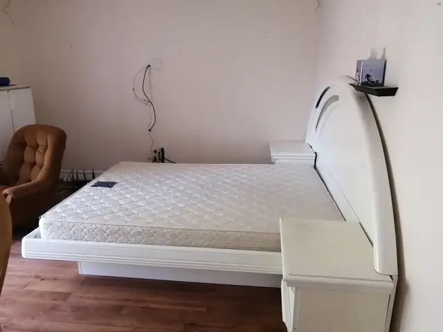Available Now,  Upstairs Bedroom QEW/Indian Rd, all included - Photo 5
