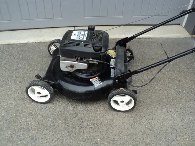 6HP Briggs   Stratton Lawn Mower Rear   Side Discharge $160 firm