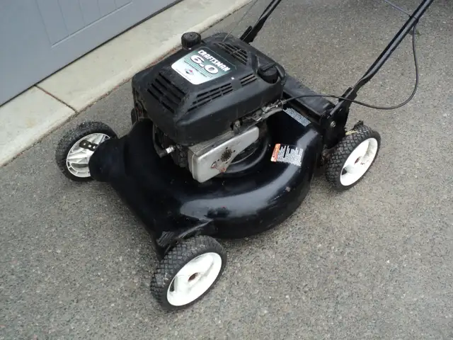 6HP Briggs   Stratton Lawn Mower Rear   Side Discharge $160 firm - Photo 3