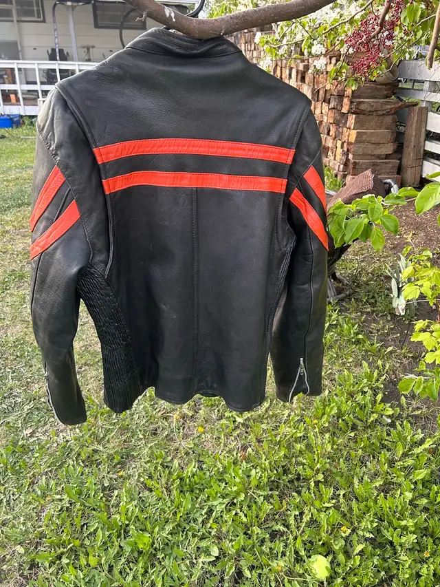 leather coat - Photo 2