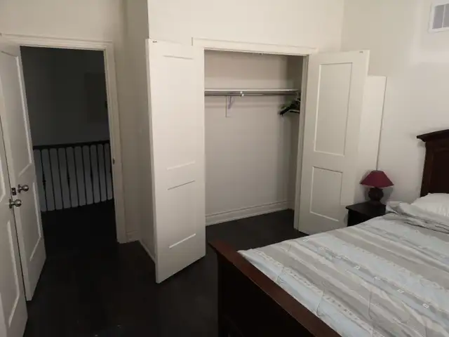 Bedroom for Rent, upstairs in Modern NE Oakville Home (Traf/Dun) - Photo 2