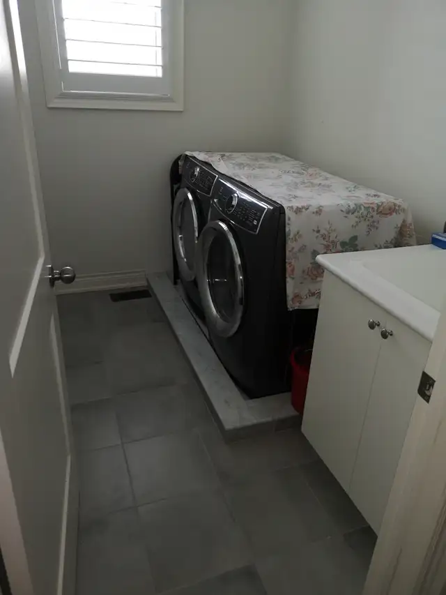 Bedroom for Rent, upstairs in Modern NE Oakville Home (Traf/Dun) - Photo 7