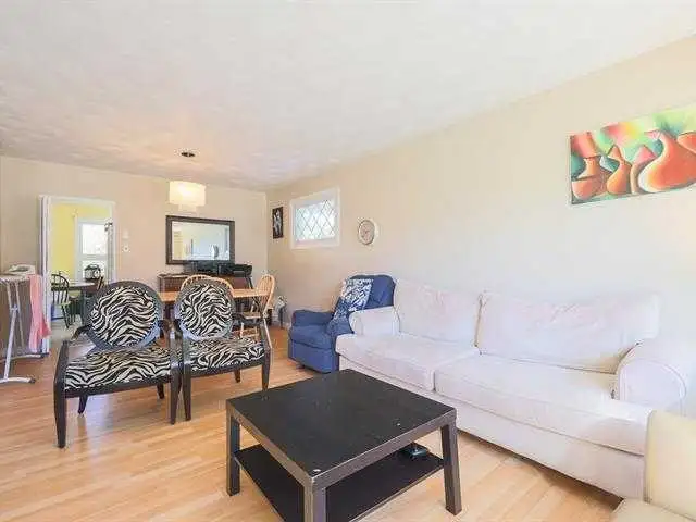 Three Bedrooms Duplex Upper Unit for Rent - Photo 3