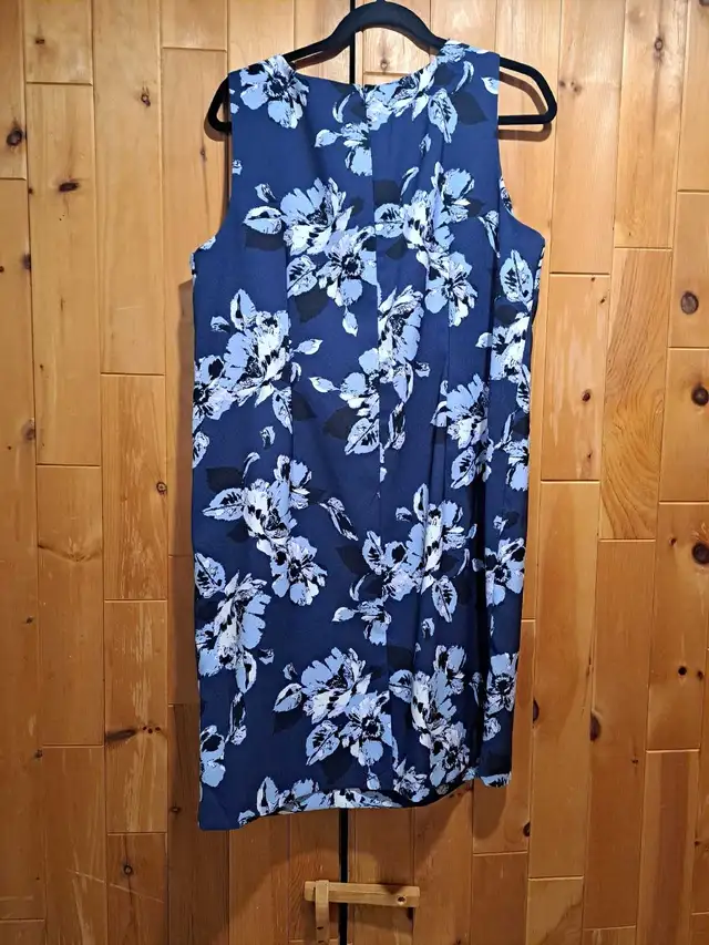 Robe neuve gr 16 ans bleu fleury 15$ - Photo 2