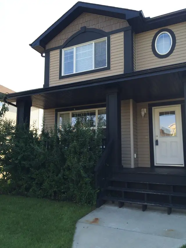 North West 3bdrm Clean Home in Desirable Neighborhood