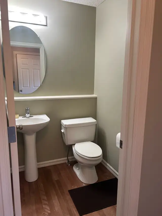 North West 3bdrm Clean Home in Desirable Neighborhood - Photo 2